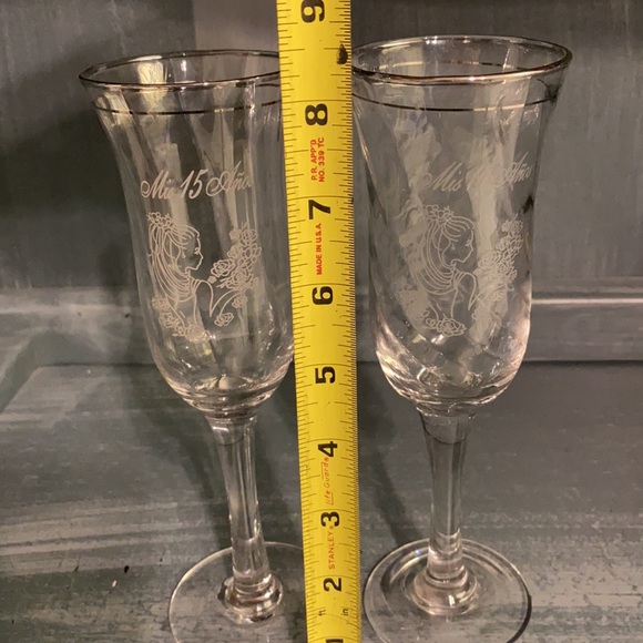 Spiral "Mis Quince Años" Glass Cup Set of 2. - Picture 6 of 10